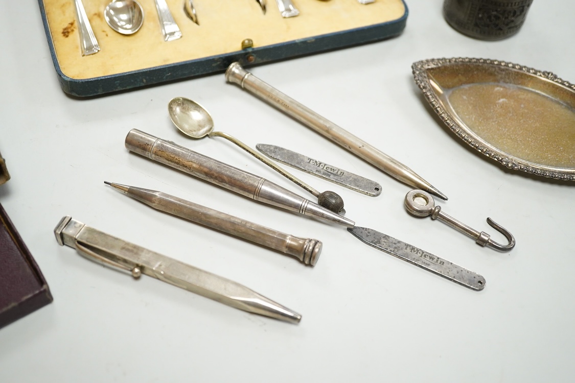 A cased set of six George V silver coffee spoons and pair of sugar tongs by Mappin & Webb, Sheffield, 1935, together with sundry other items including three silver pencils and one sterling pencil, two T.M. Lewin collar s